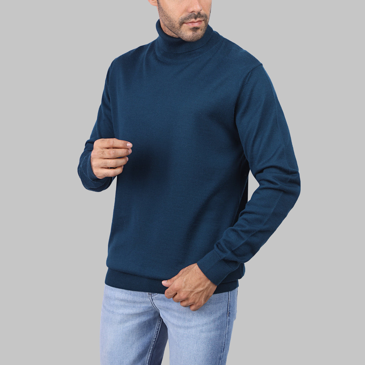 كنزة صوفية أساسية بياقة عالية - أسود